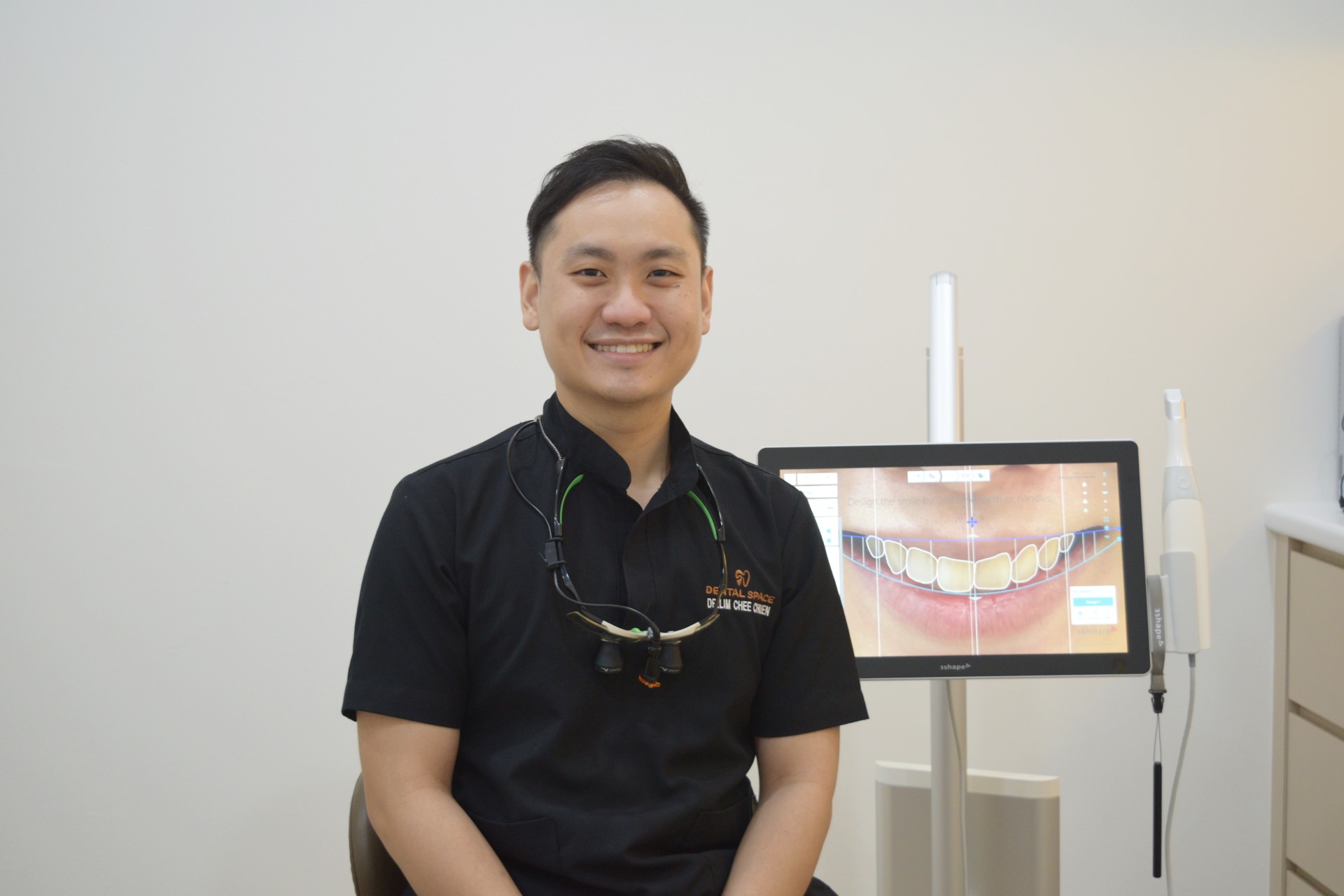 Dr-Lim-in-dental-space-clinic-cheras